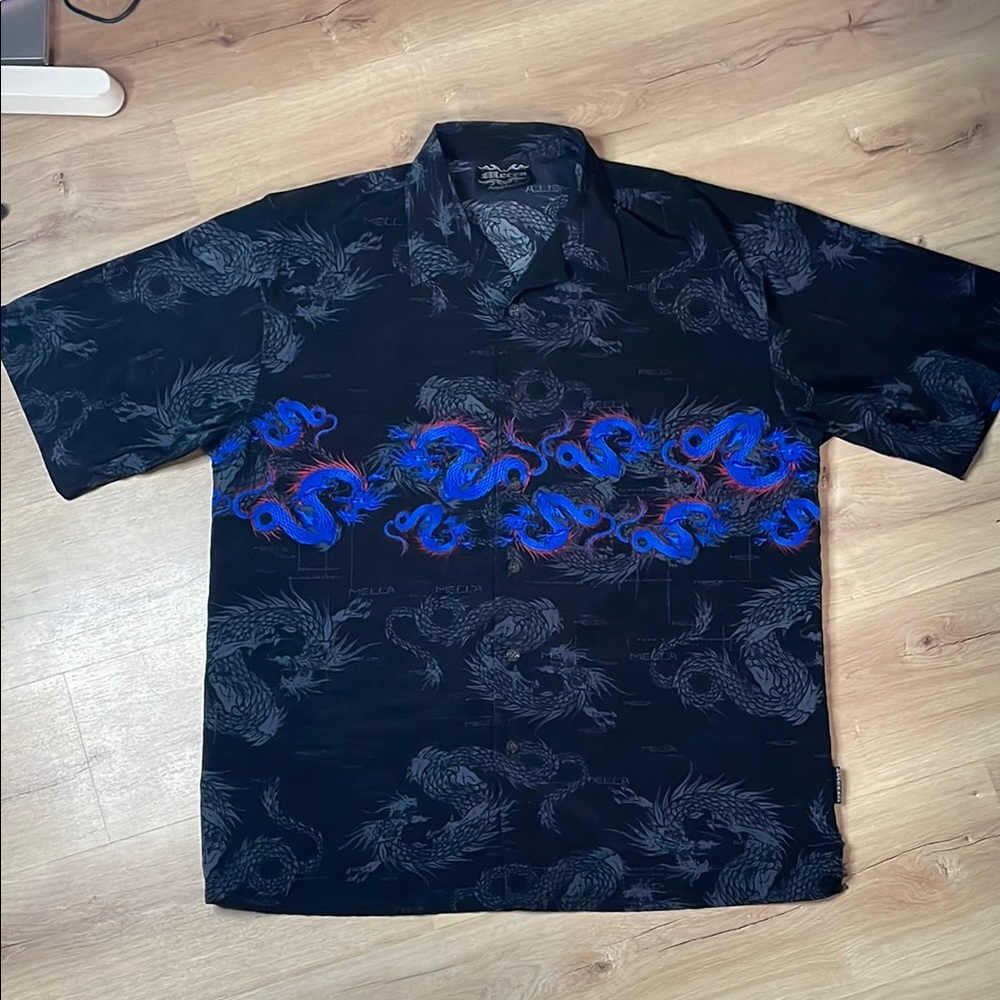 Mecca Y2K Dragon Button Down Short Sleeve Shirt.‎ XL. Small Rip.